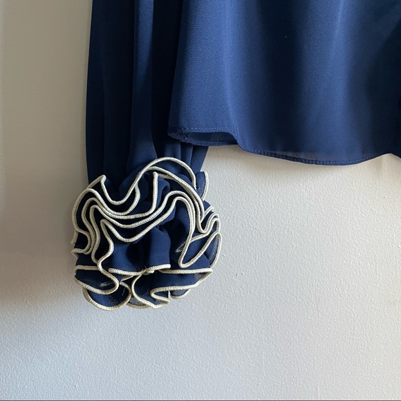 Vintage Ruffled Blouse. - Picture 3 of 6